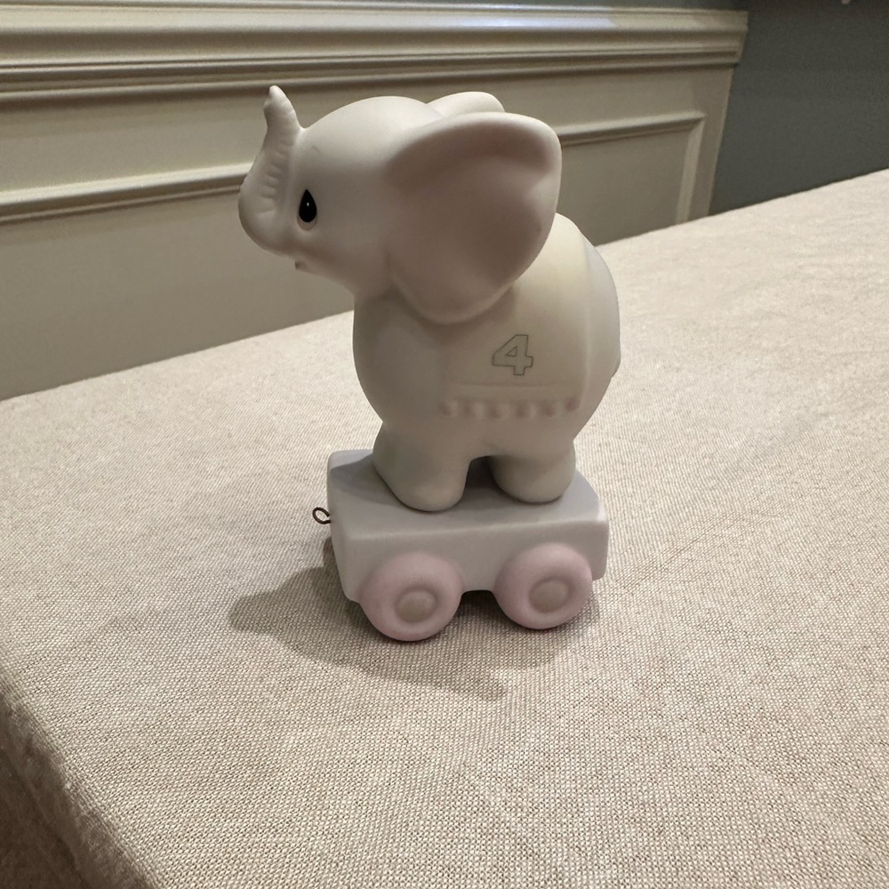 Rare Vintage 1985 Precious Moments Porcelain Elephant "Birthday Series" Year 4.